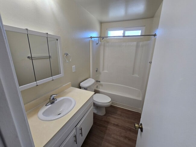 Building Photo - 341 Woodland Pl