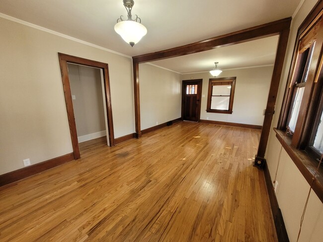 Building Photo - Two bedroom home, beautiful hardwood floors!