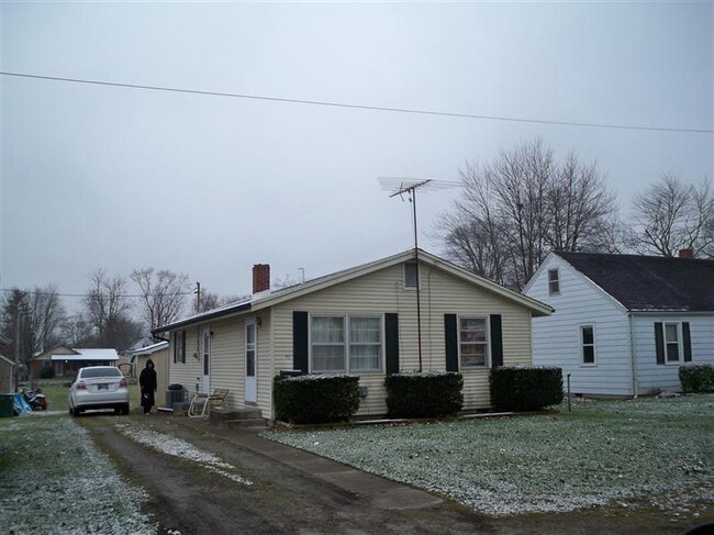 Building Photo - 93 E Green St