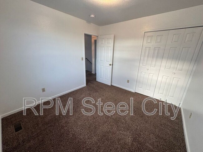 Building Photo - 498-498 W Bellflower Dr