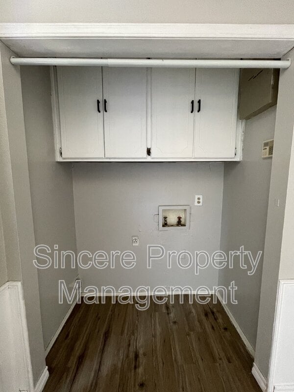 Building Photo - 202 Jason Dr