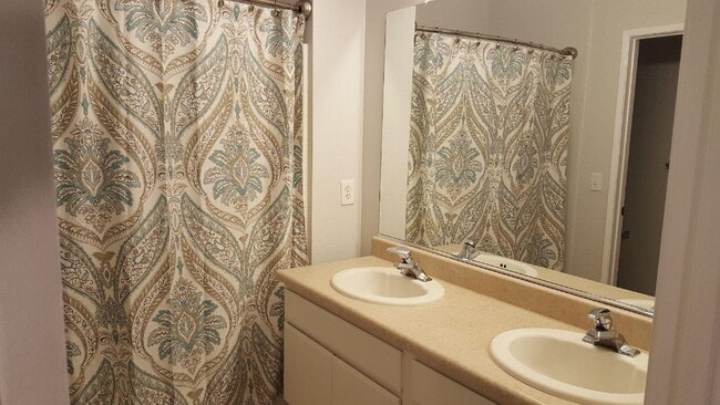 Building Photo - Upgraded Home in a Great Location!