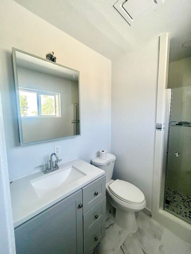 Building Photo - Explore this attractive property in Delano, ready for immediate occupancy - Renovated!!!