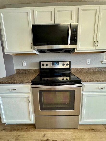Building Photo - 13287 Fowler Dr