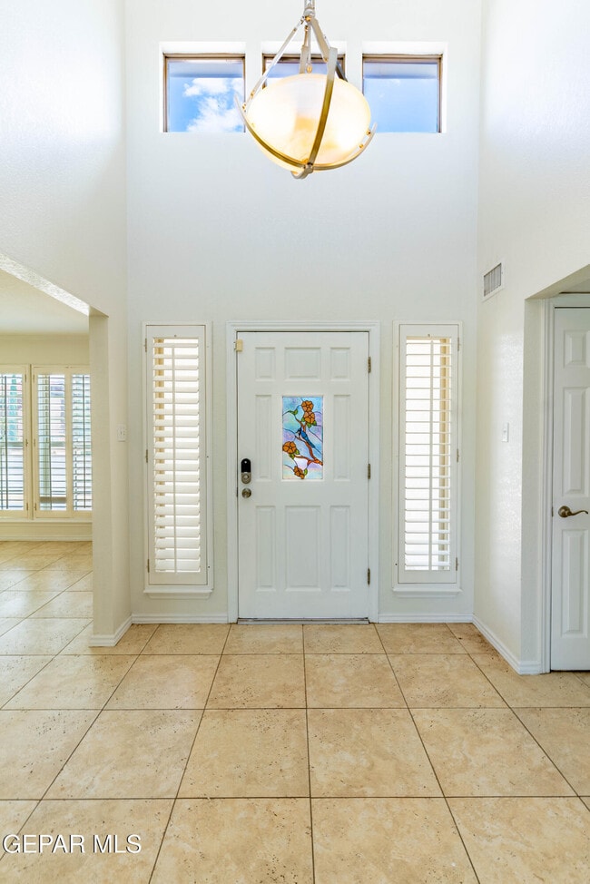 Building Photo - 7033 San Marino Dr