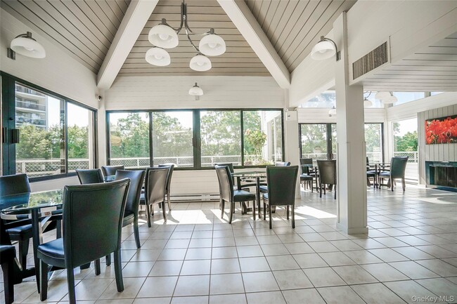 Building Photo - 400 High Point Dr