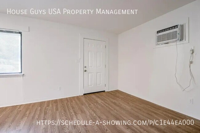 Building Photo - 15216 Bellaire Ave