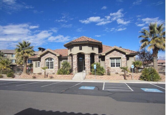 Building Photo - 810 S Dixie Dr