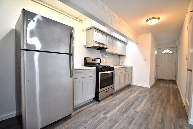 Building Photo - 9 Old Jerome Ave