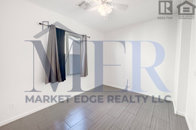 Building Photo - 3Bed/3Bath House in Buckeye! Ready for Immediate Move-In! -- Fenced-In Yard!!