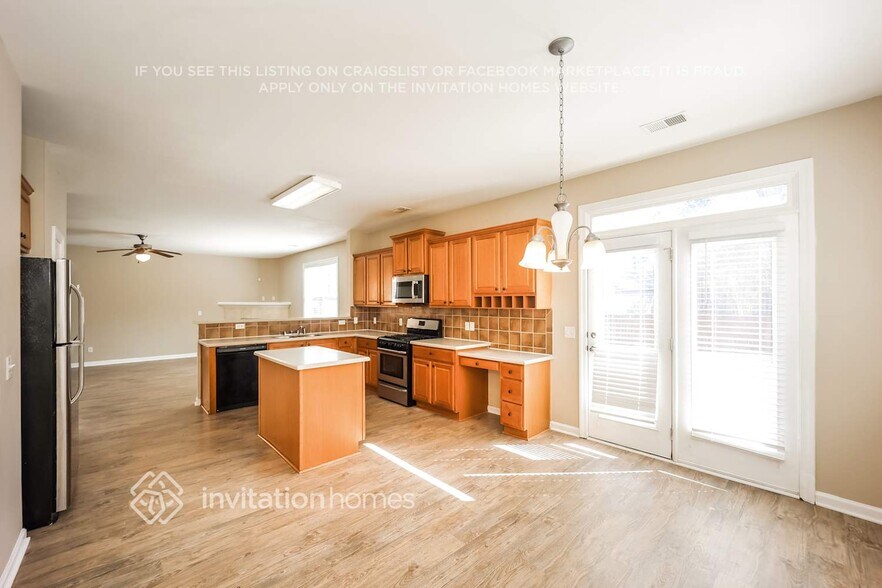 Building Photo - 2447 McIntosh Dr