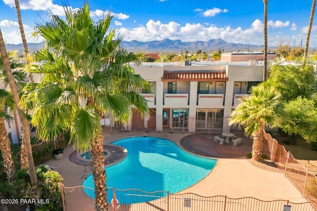 Building Photo - 455 W Kelso St