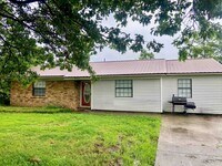 Building Photo - 453 Crestmont Cir