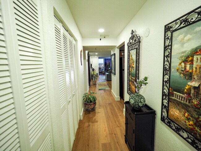 Building Photo - 4550 NW 18th Ave