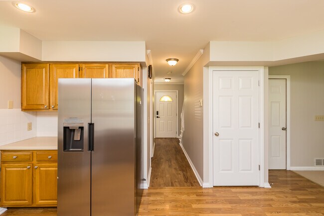 Building Photo - 5558 Parker Hill Ln
