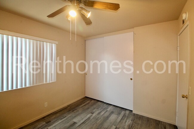 Building Photo - 10952 Parkdale Ave