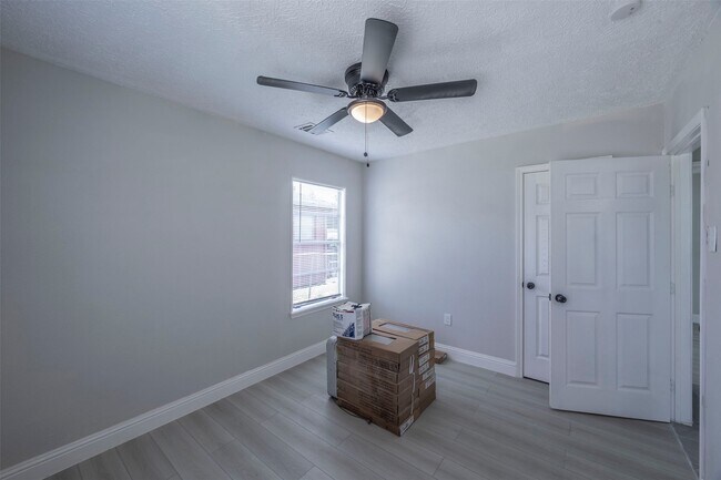 Building Photo - 5007 Northridge Dr