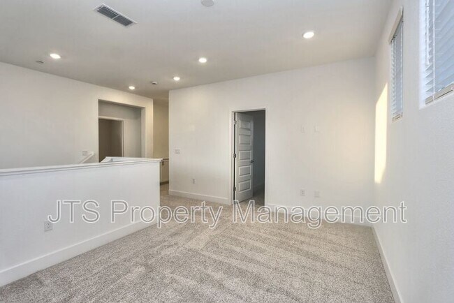 Building Photo - 4364 Greenshank Cir