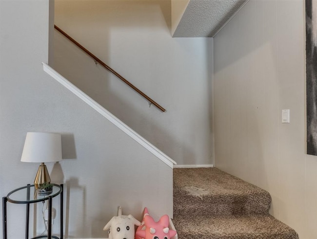 Building Photo - 6916 Woodlake Dr