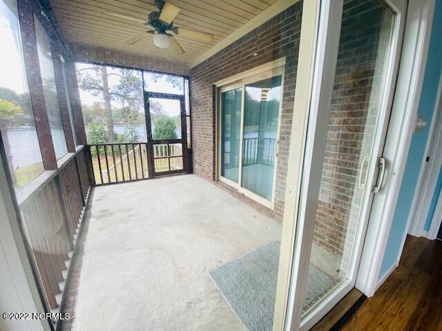 Building Photo - 906 Diamond Ct