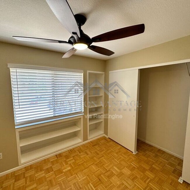 Building Photo - 653 W Guadalupe Rd