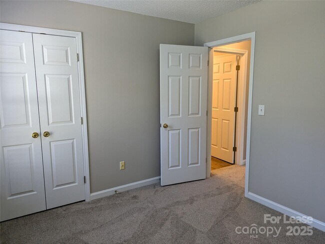 Building Photo - 329 Cedarcroft Dr