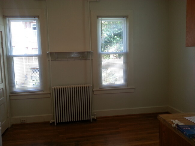 Building Photo - 813 N Jackson St