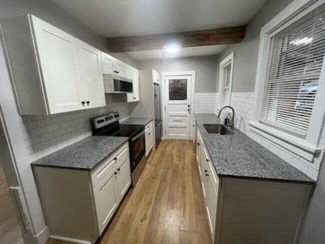 Building Photo - 1661 Belasco Ave