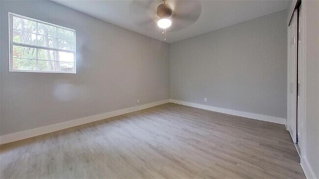 Building Photo - 1916 Valley Hill Cir