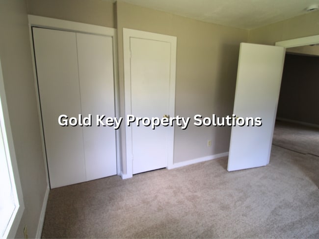 Building Photo - Nicely remodeled 2 BR 1 BA with Garage and...