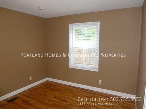 Building Photo - Charming Single Level Ranch-style House.