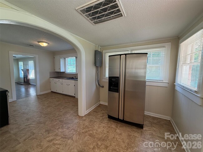 Building Photo - 507 Turnersburg Hwy