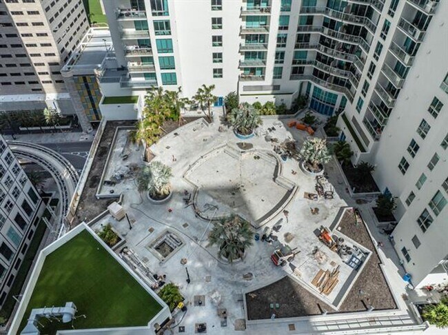 Building Photo - 300 S Biscayne Blvd