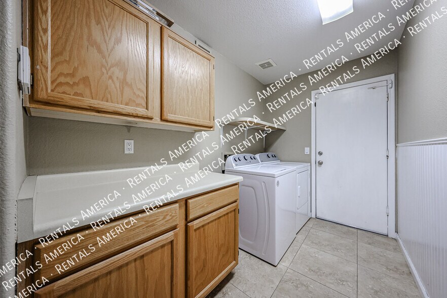 Building Photo - 1241 N Longmore St