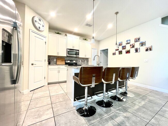Building Photo - Available Move In 06/01! - Beautiful 3 Bed...