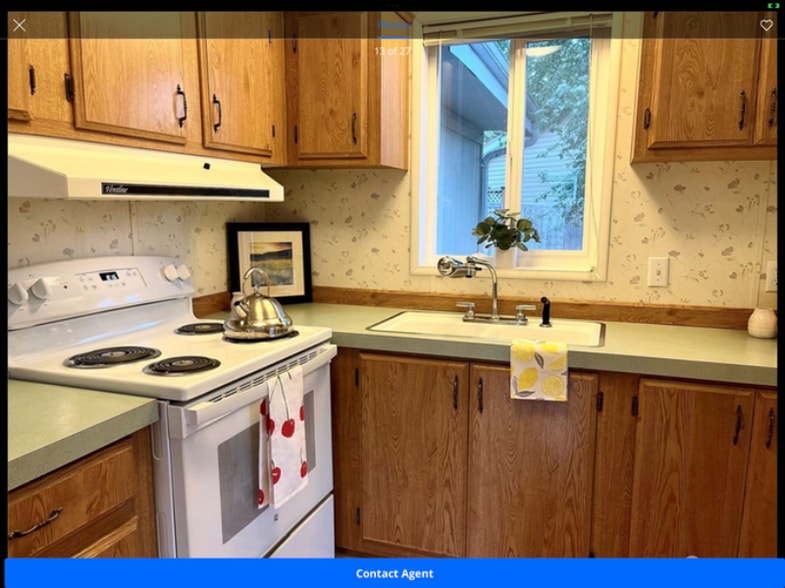 Building Photo - 2061 Victoria