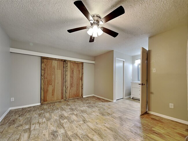 Building Photo - 4315 Hirschfield Rd