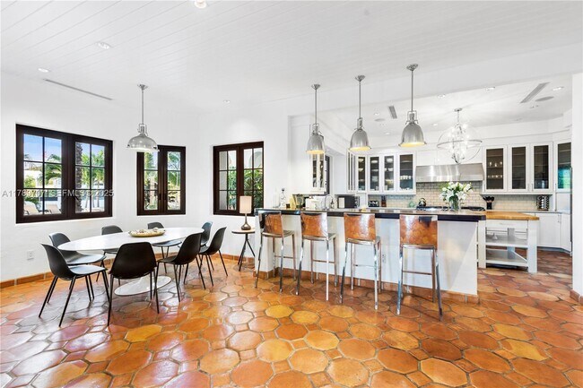 Building Photo - 1201 NE 83rd St