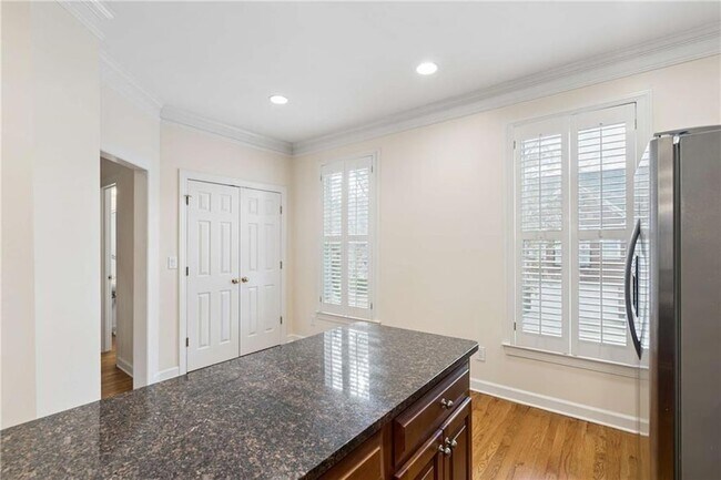 Building Photo - 610 Vinings Estates Dr SE