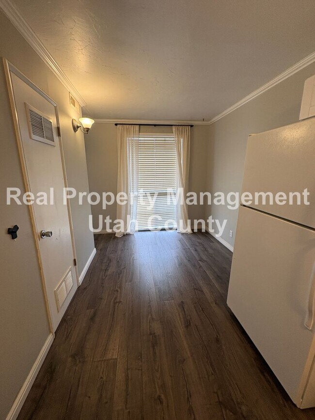 Building Photo - 3rd floor condo in the heart of Salt Lake