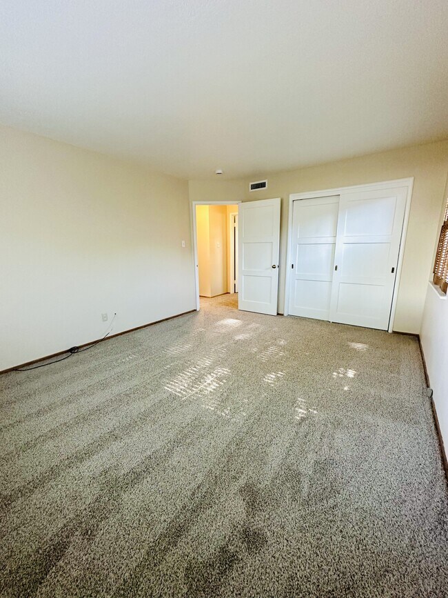 Building Photo - 3178 Hillview Ct