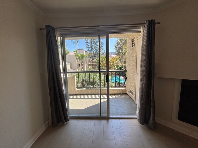 Building Photo - Amazing 1 Bedroom Condo at "The Met" Woodl...