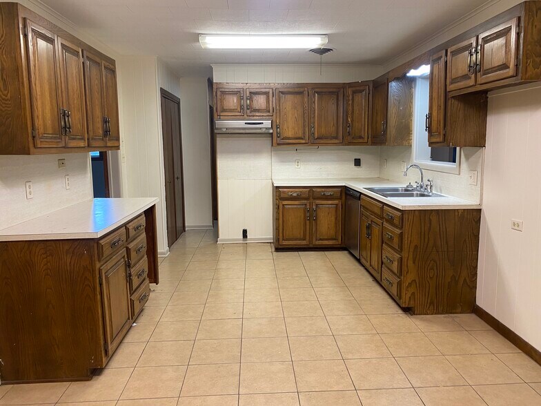 Kitchen - 407 N Morton St