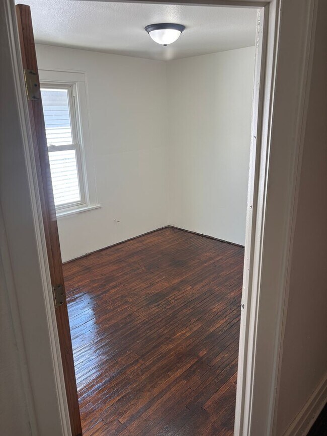 Building Photo - 3 Bedroom Duplex Apartment in Waterloo, IA
