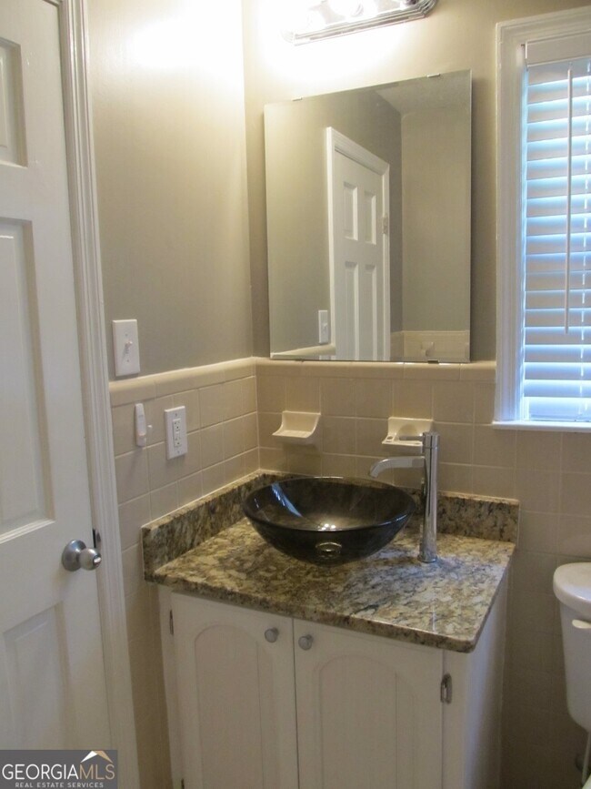 Building Photo - 502 Park Ave