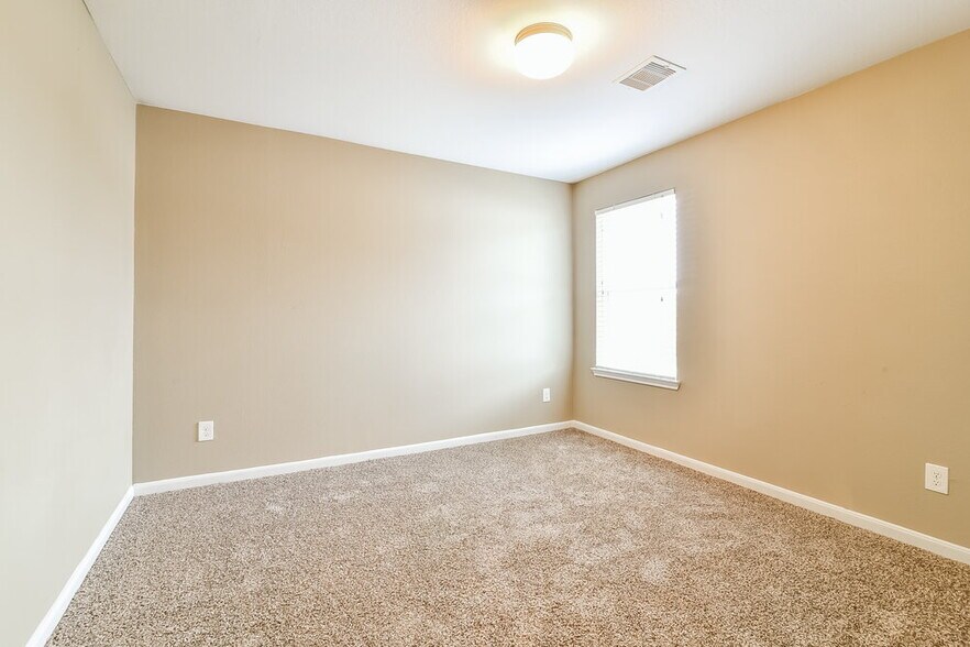 Building Photo - 2703 Sleepy Knoll Dr