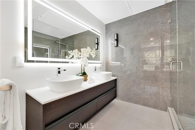 Building Photo - 14570 Dickens St