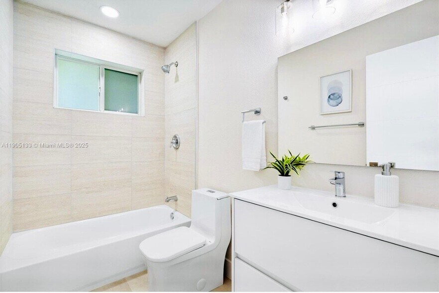 Building Photo - 4220 SW 21st St