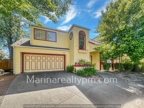 Building Photo - Charming 4 bedroom 2.5 bath in Glen Cove, ...