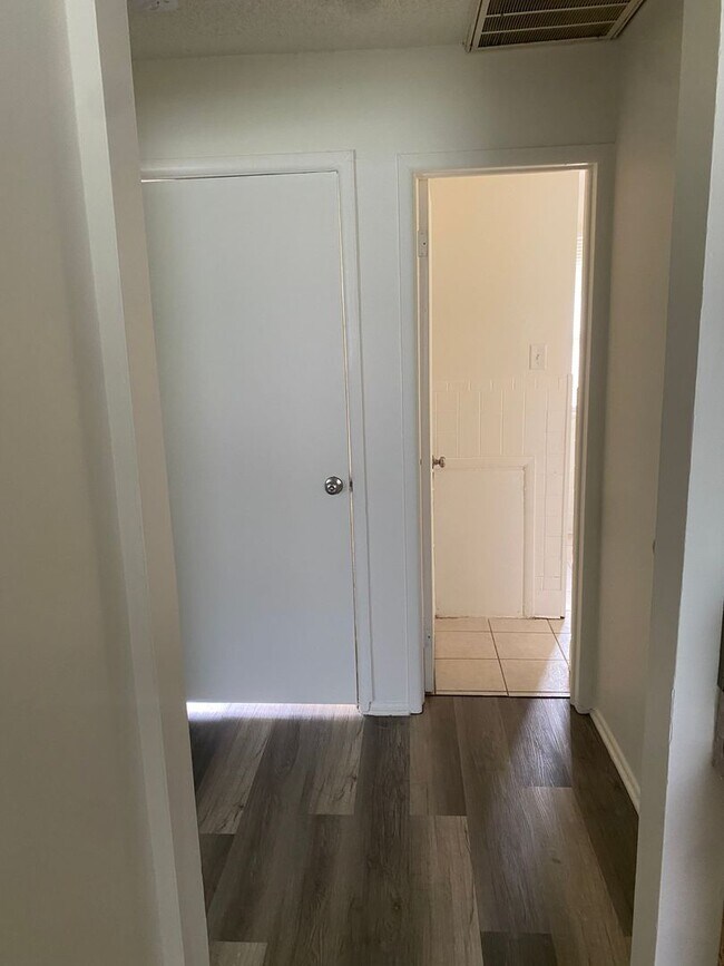 Interior Photo - Airport Apartments (DCP Venture 3 LLC)